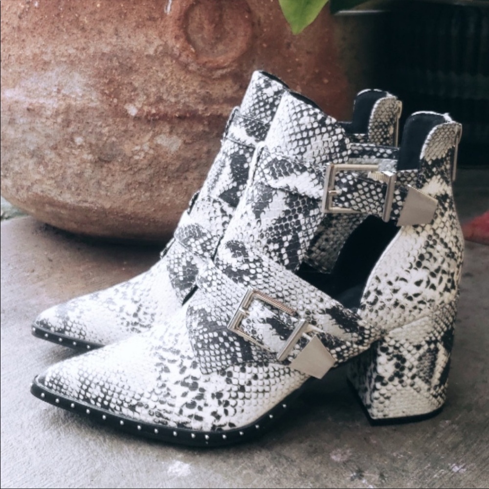 ✨FINAL PRICE! ✨BRAND NEW SNAKE BOOTIES!